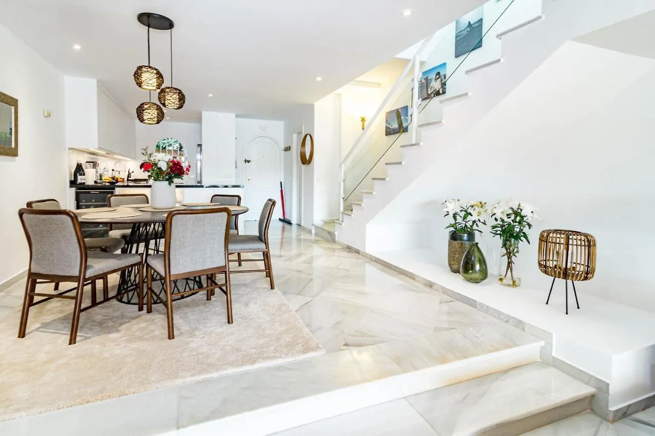 Tropical Palmy 3 Bedroom Townhouse In Nueva Andalucia Close To Puerto Banus Μαρμπέλλα