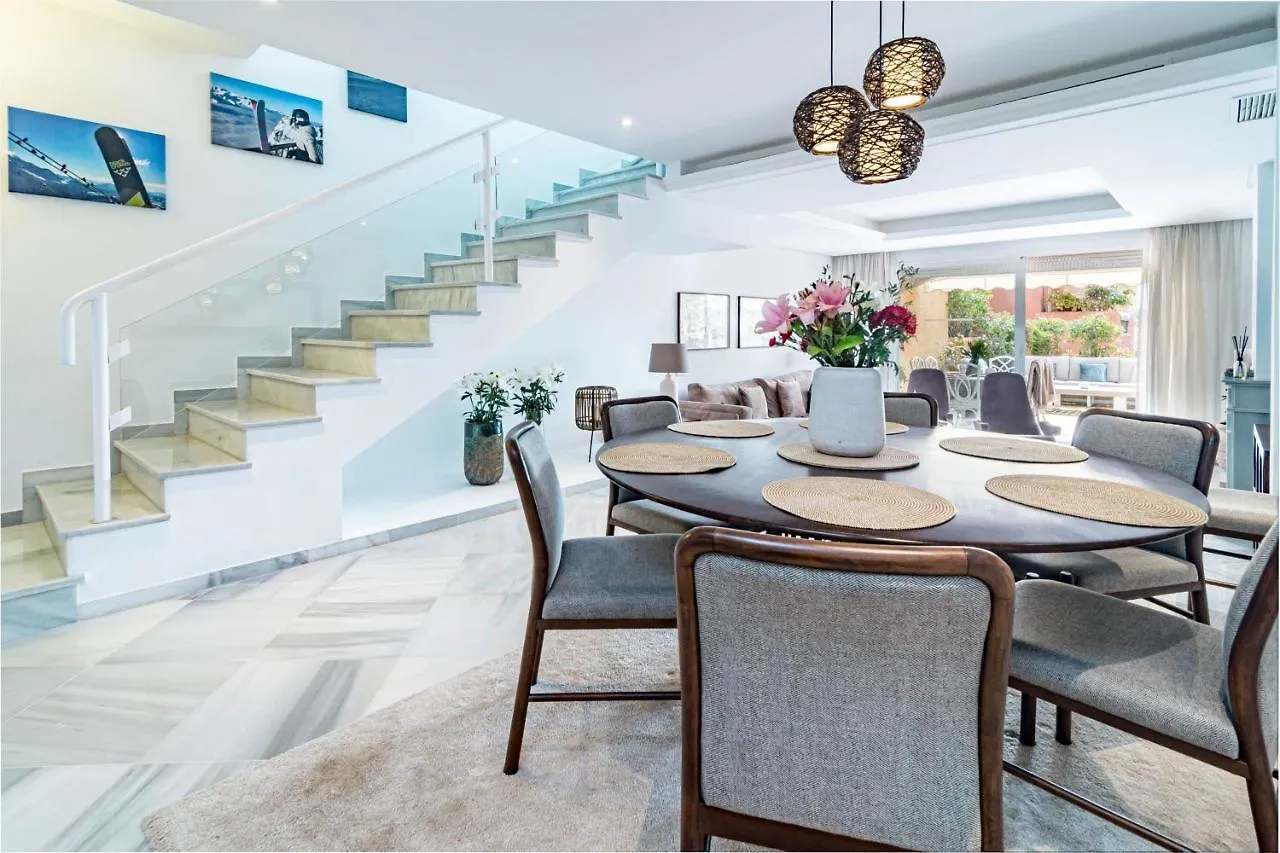 Tropical Palmy 3 Bedroom Townhouse In Nueva Andalucia Close To Puerto Banus Μαρμπέλλα Ισπανία