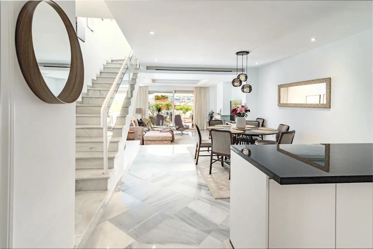 Tropical Palmy 3 Bedroom Townhouse In Nueva Andalucia Close To Puerto Banus Μαρμπέλλα Σπίτι διακοπών