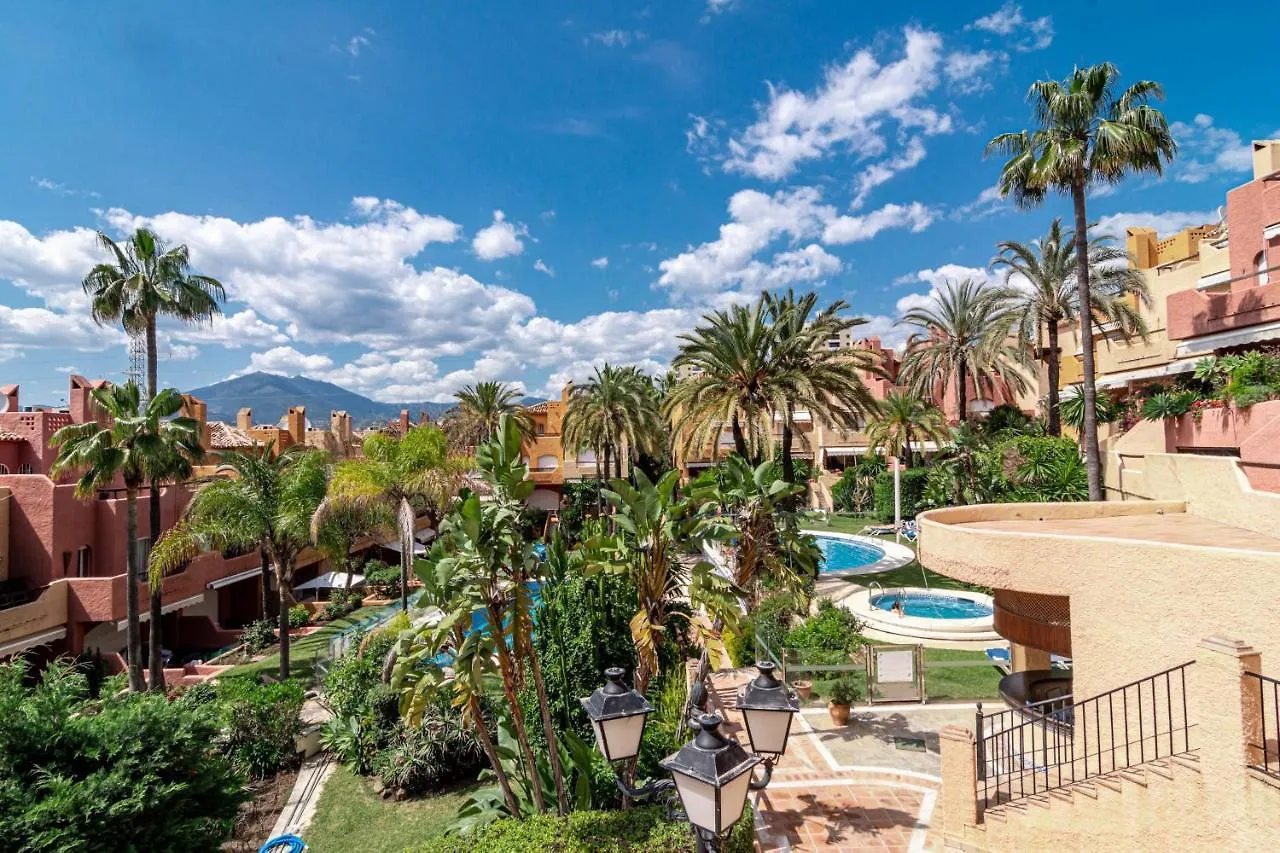 Feriehus Tropical Palmy 3 Bedroom Townhouse In Nueva Andalucia Close To Puerto Banus Marbella